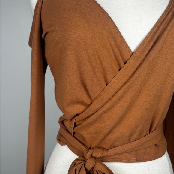 Criss Cross Off Shoulder Top Wrap Top - Picture 5 of 6